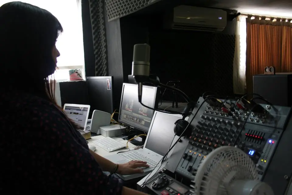 Consola y equipo de transmisión de RadioDoxa