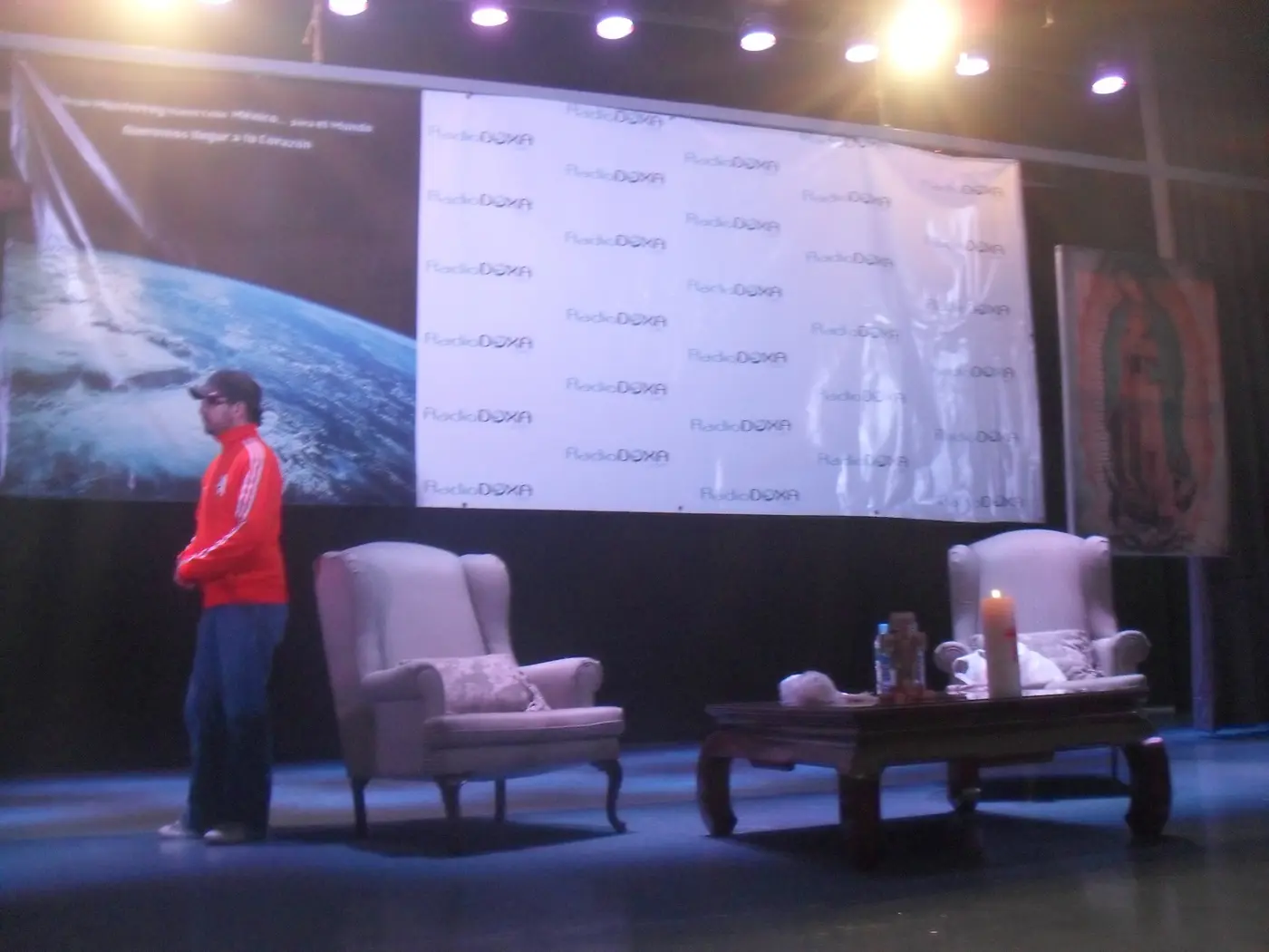 Presentación de RadioDoxa frente al público