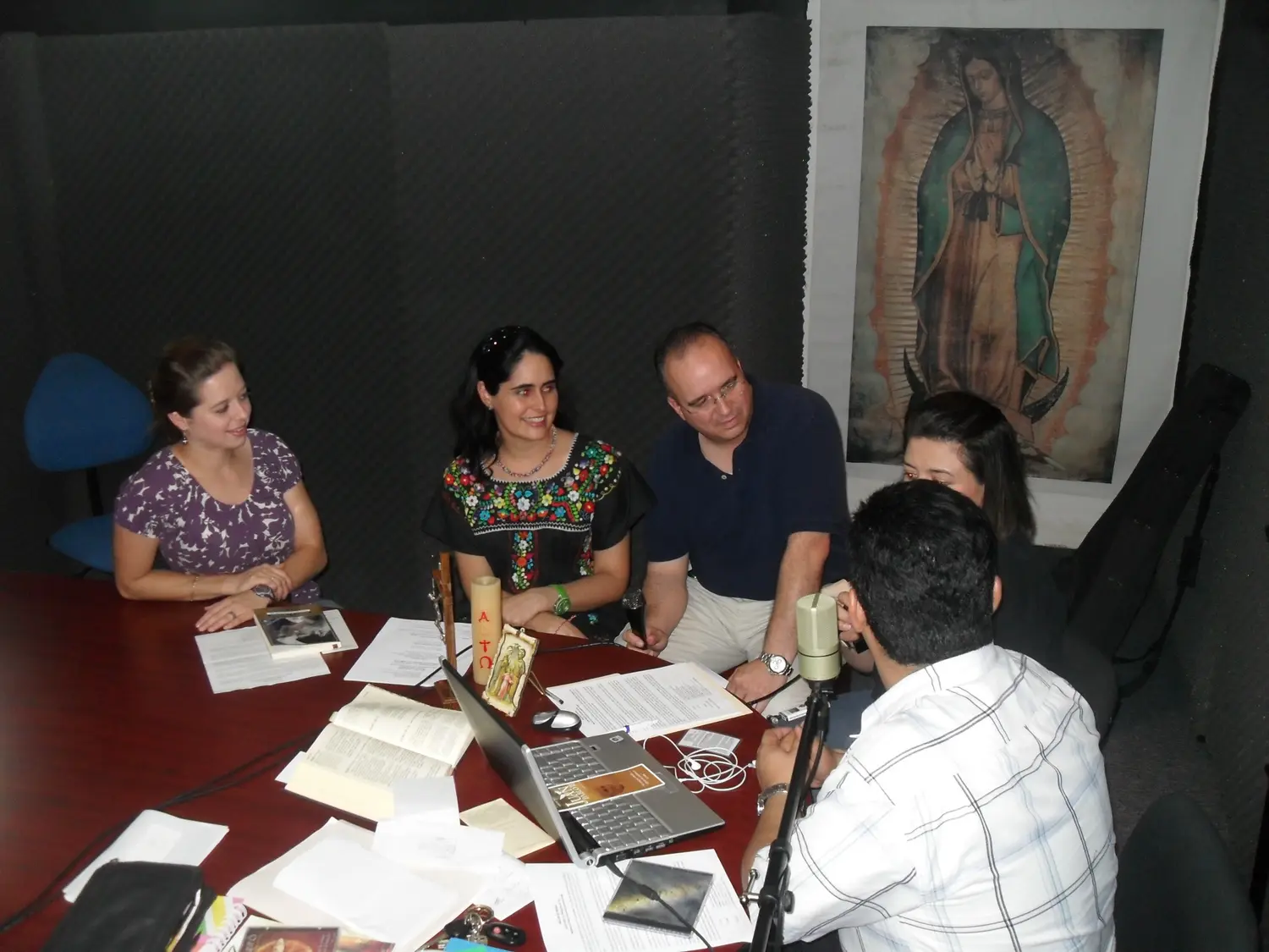 Programa de RadioDoxa desde su cabina